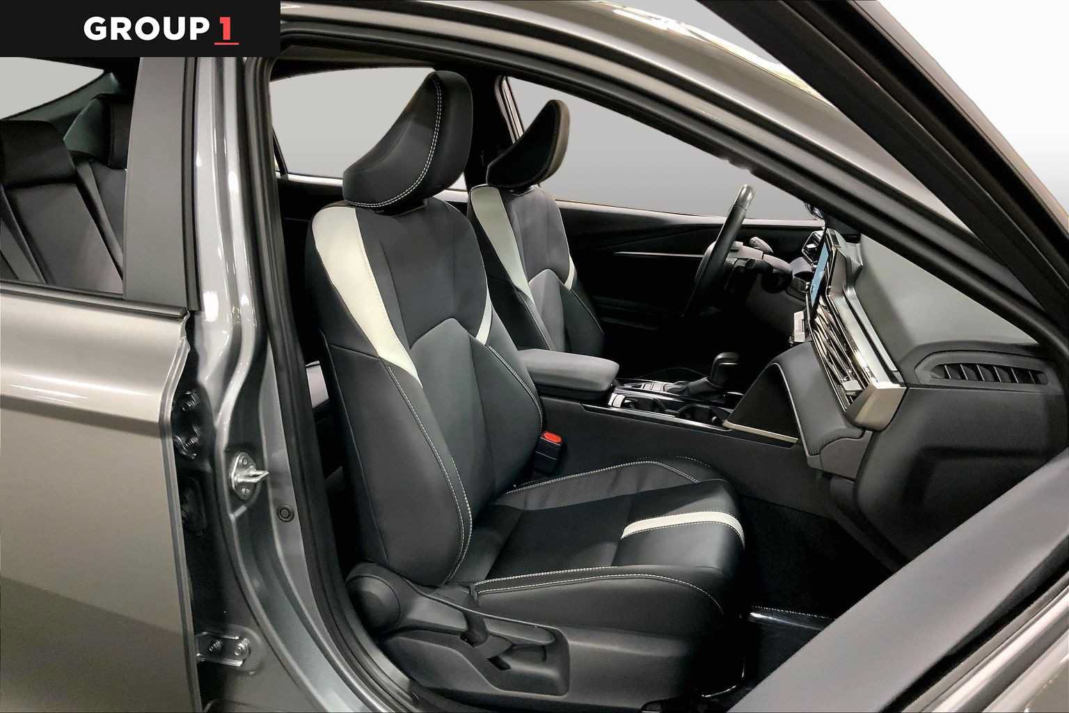 Certified 2025 Toyota Camry SE w/ Convenience Package AWD/4WD image 9