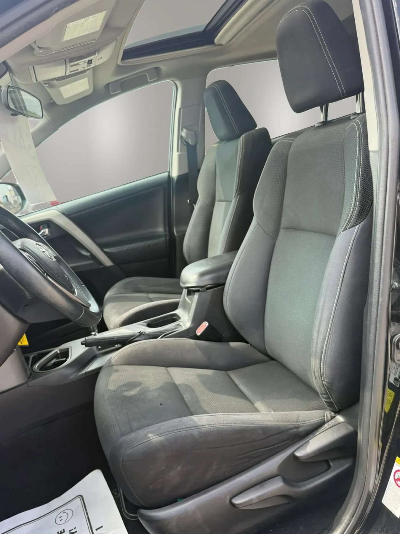 Used 2017 Toyota RAV4 XLE FWD image 14