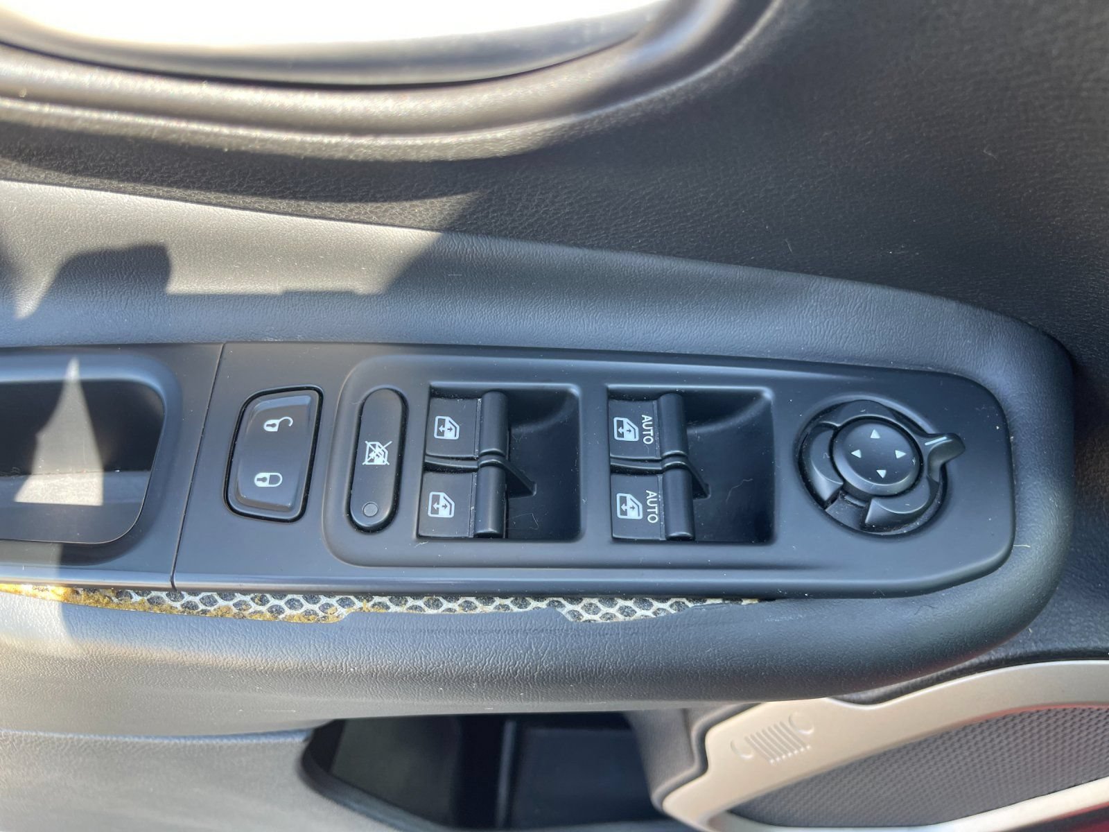 Used 2015 Jeep Renegade Limited AWD/4WD image 12