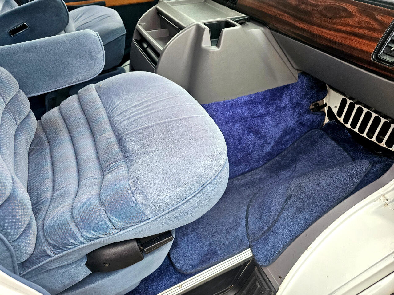 Used 1994 Dodge B2500 B250 109 WB image 13