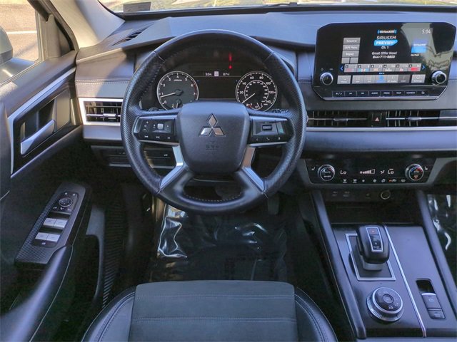 Used 2024 Mitsubishi Outlander SE image 16