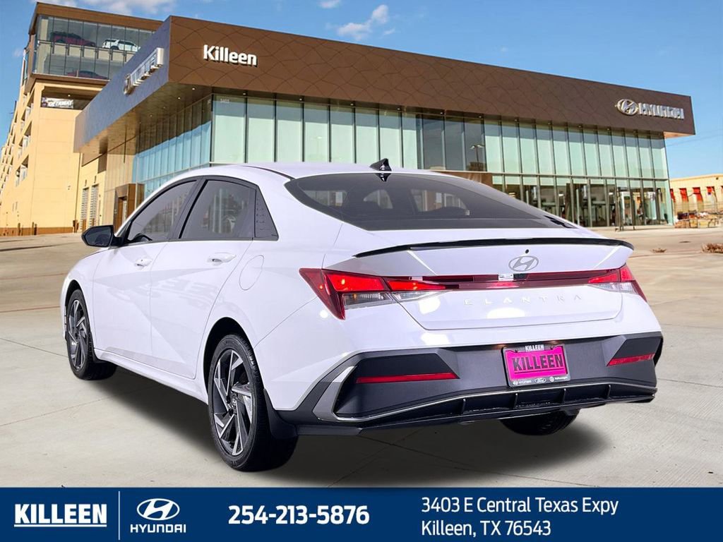Used 2025 Hyundai Elantra Sport image 6