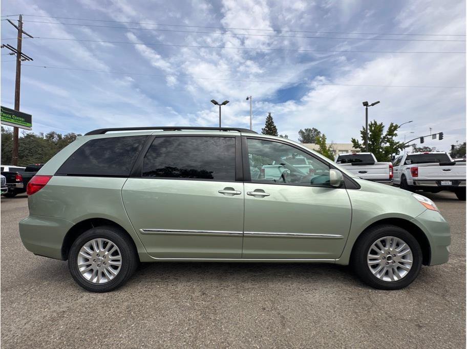 Used 2010 Toyota Sienna XLE Limited w/ XLE Limited Pkg 2 AWD/4WD image 9