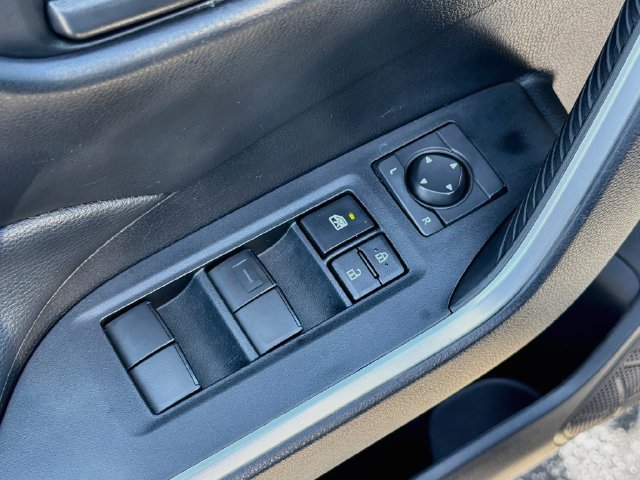 Used 2025 Toyota RAV4 LE AWD/4WD image 18