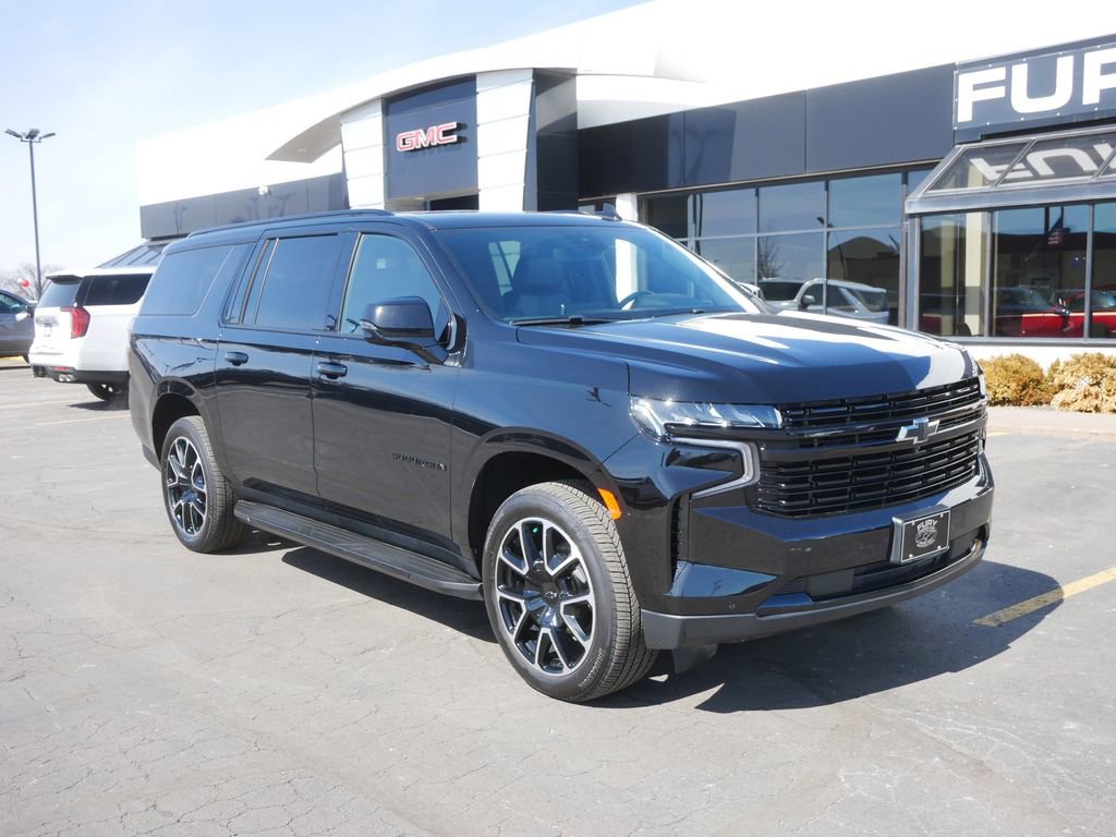 Used 2024 Chevrolet Suburban RST w/ Luxury Package AWD/4WD image 2
