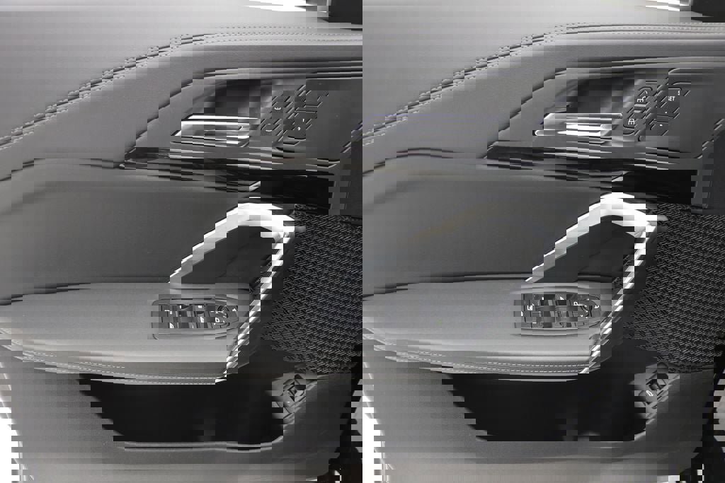 Used 2025 BMW X1 xDrive28i AWD/4WD image 14