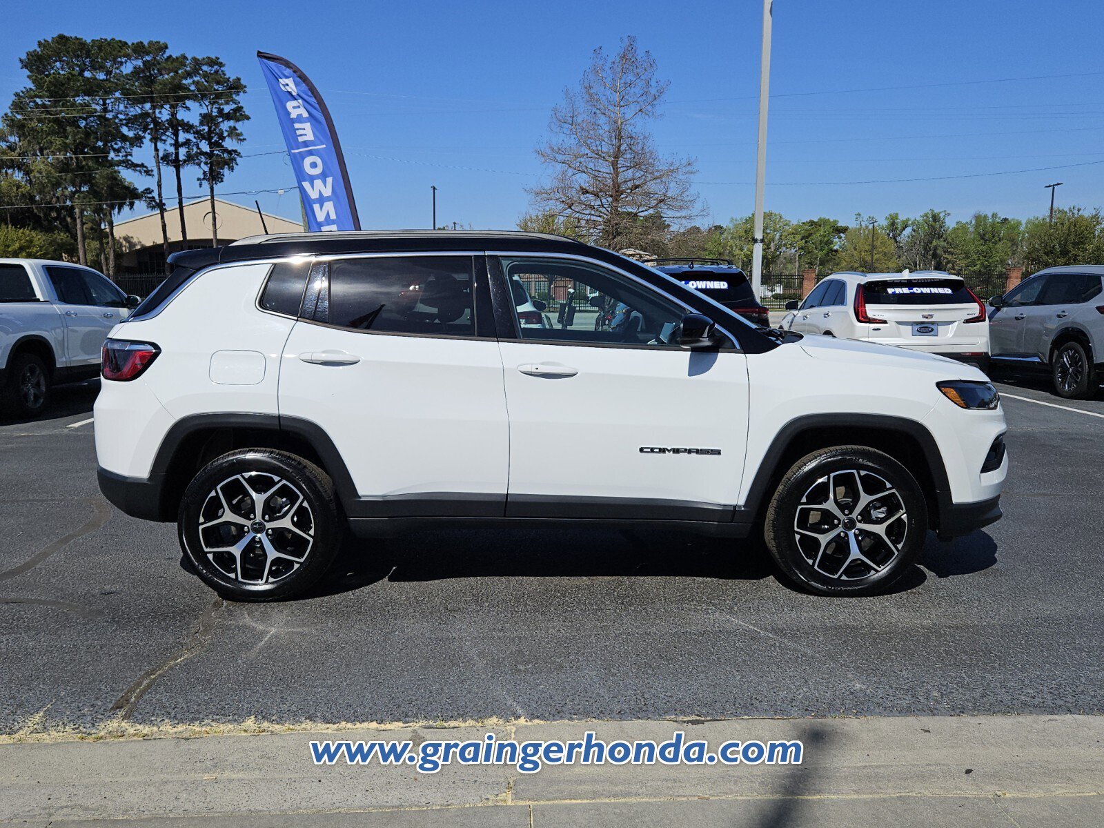 Used 2025 Jeep Compass Limited image 6