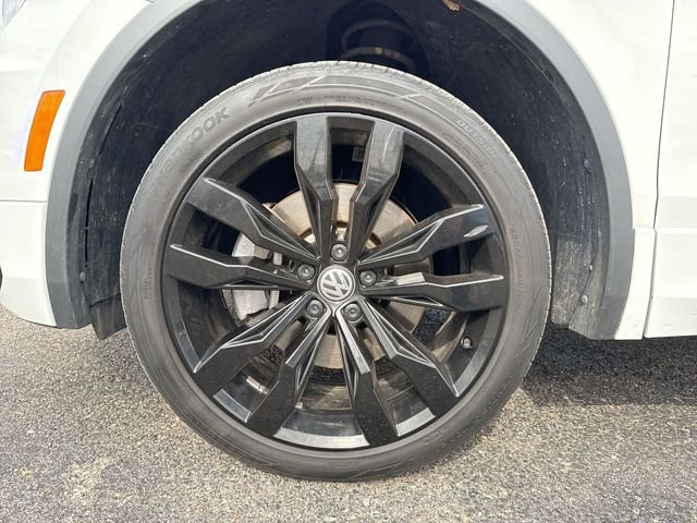 Used 2021 Volkswagen Tiguan SE R-Line image 10