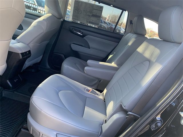 New 2026 Toyota Highlander XLE image 10