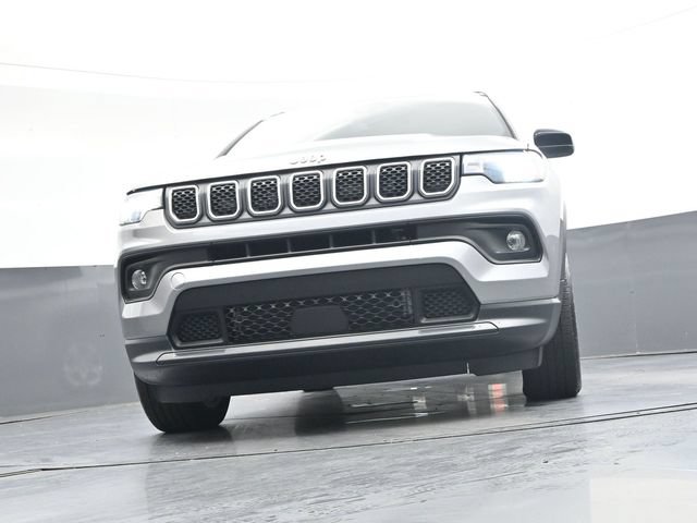 Used 2023 Jeep Compass Latitude w/ Sun and Sound Group AWD/4WD image 38