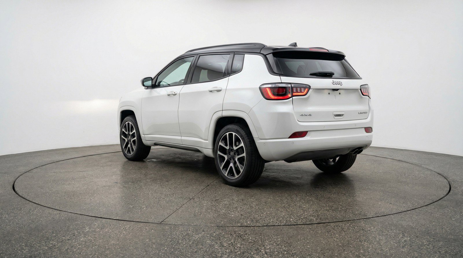 Used 2025 Jeep Compass Trailhawk AWD/4WD image 6