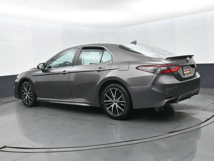 Used 2023 Toyota Camry SE FWD image 9