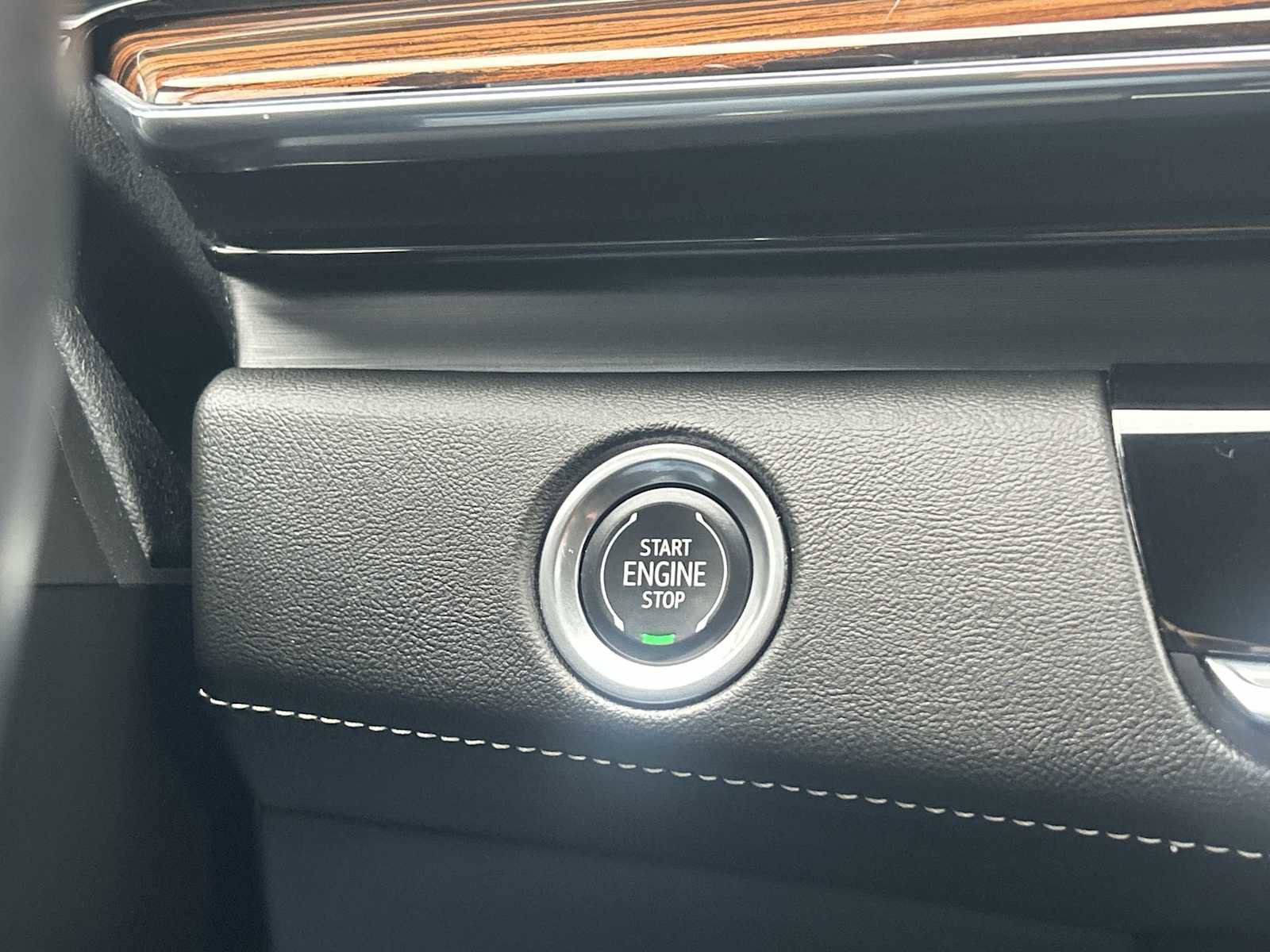 Used 2021 Cadillac Escalade Luxury image 16