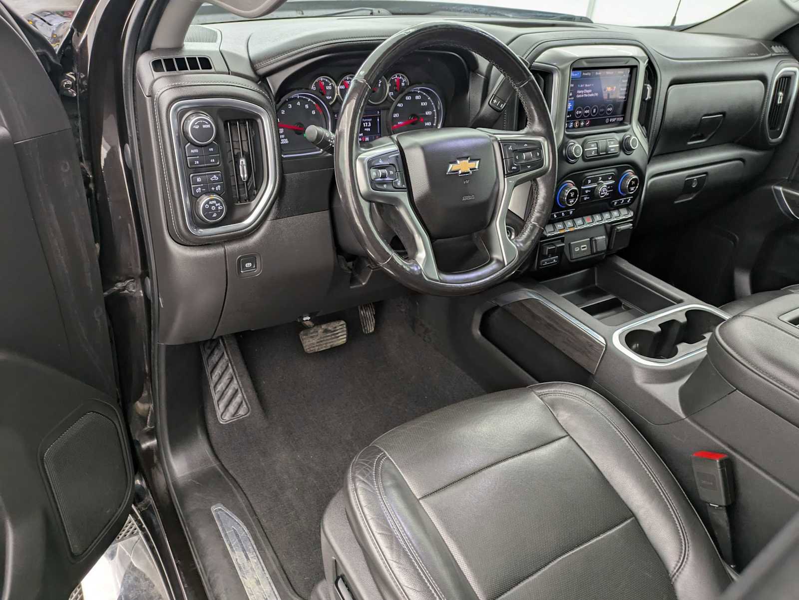 Used 2020 Chevrolet Silverado 1500 LTZ w/ LTZ Plus Package AWD/4WD image 2