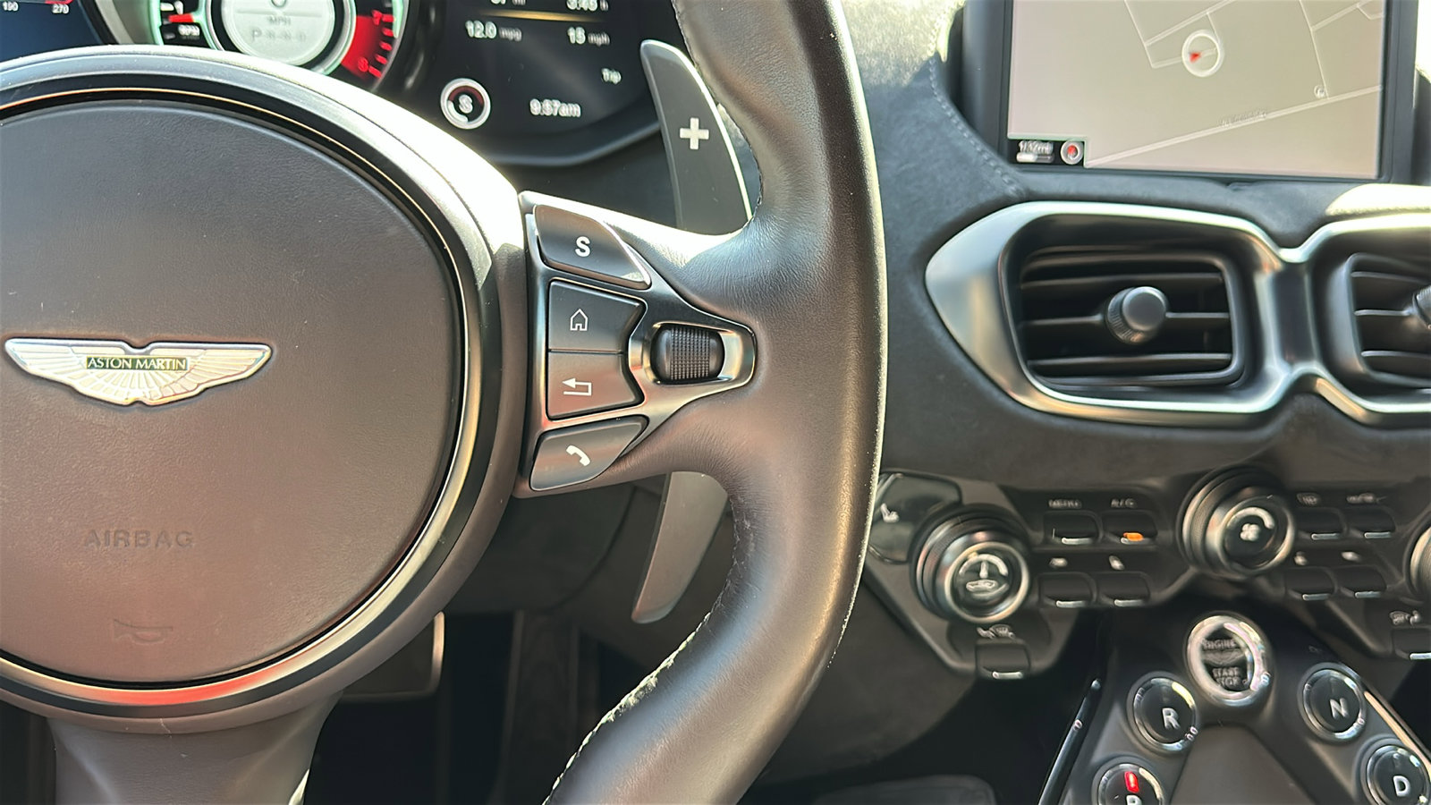 Used 2020 Aston Martin V8 Vantage Coupe image 17