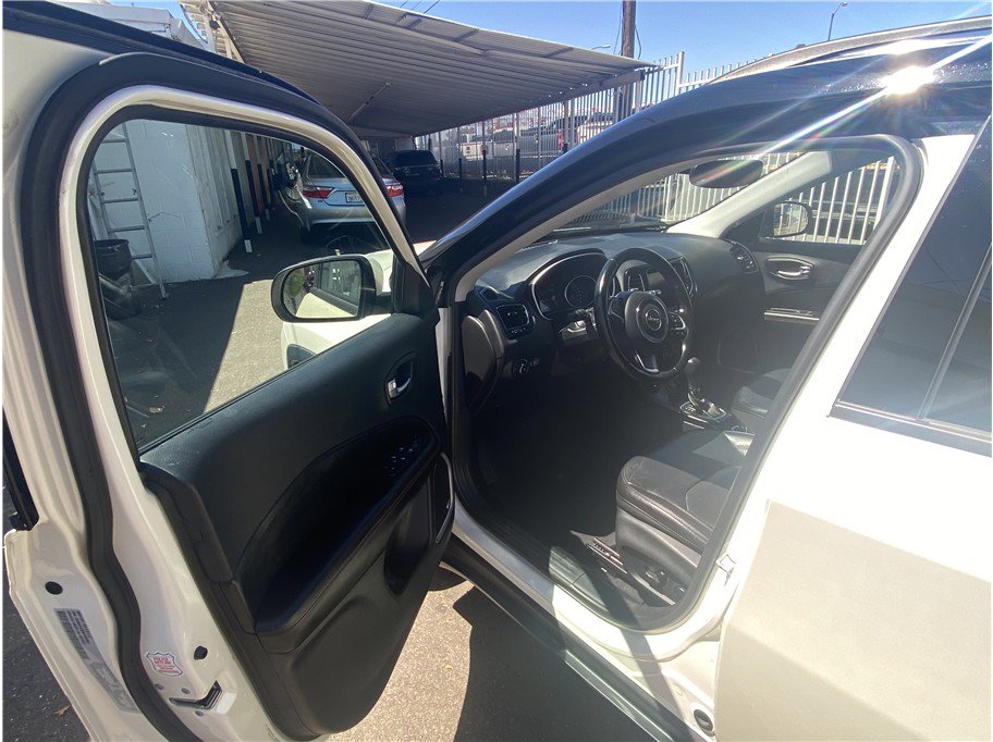 Used 2021 Jeep Compass Limited w/ Sun and Sound Group image 11