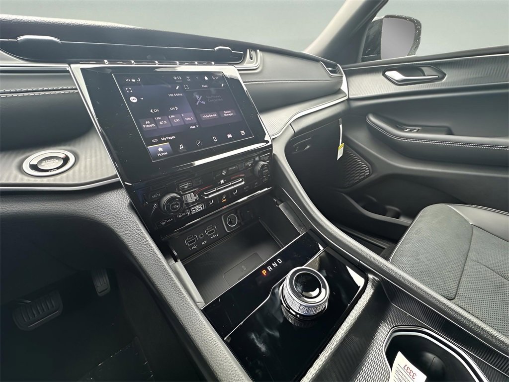 New 2025 Jeep Grand Cherokee Altitude image 26