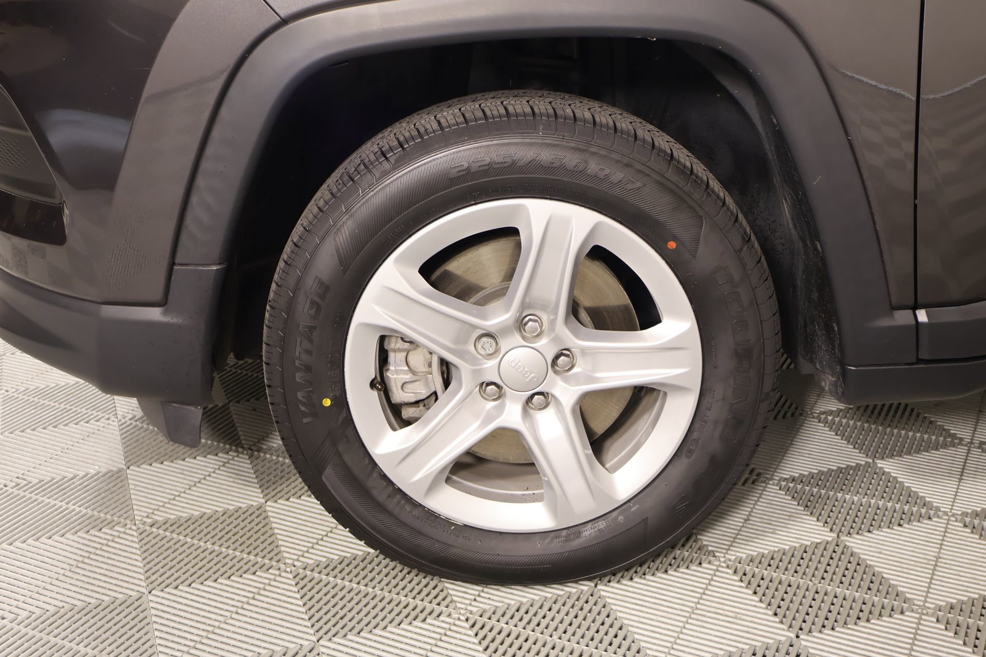 Used 2023 Jeep Compass Sport image 15