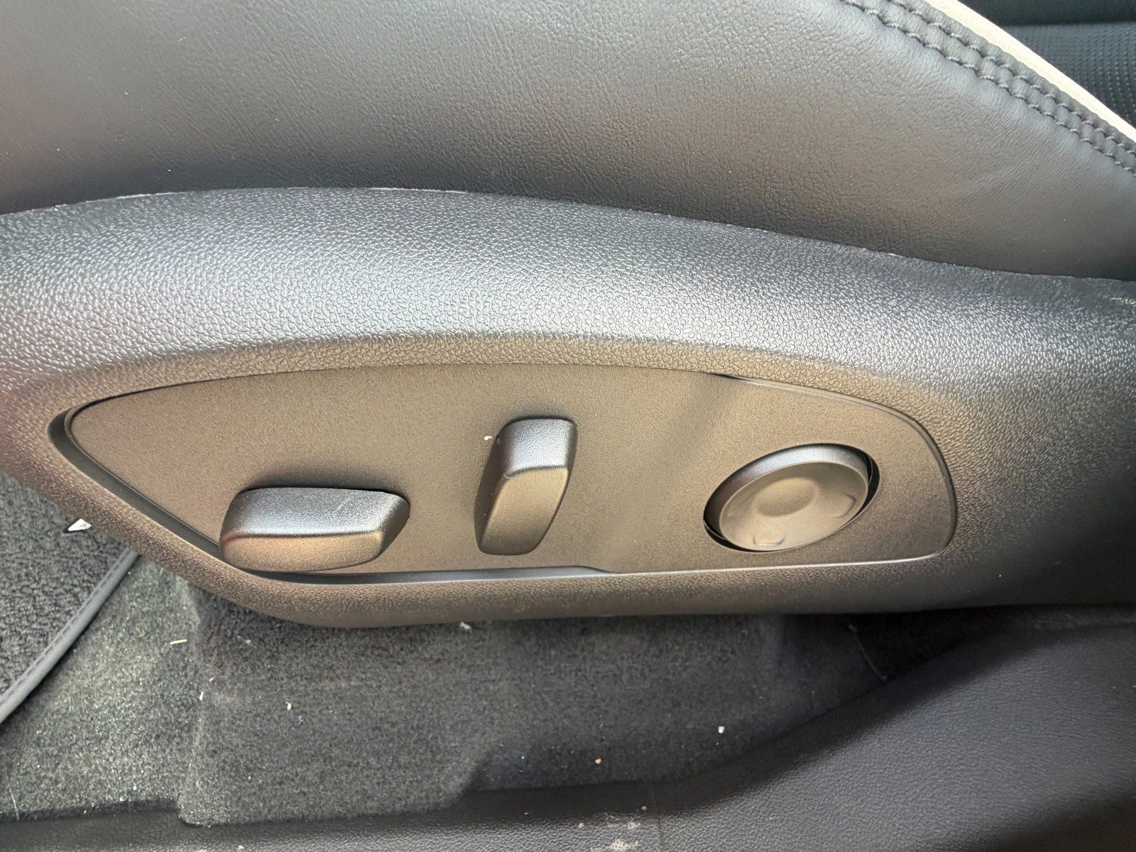 New 2026 GMC Acadia Denali w/ Super Cruise Package image 6