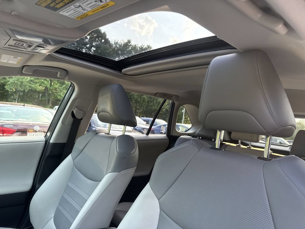 Used 2019 Toyota RAV4 Limited AWD/4WD image 16