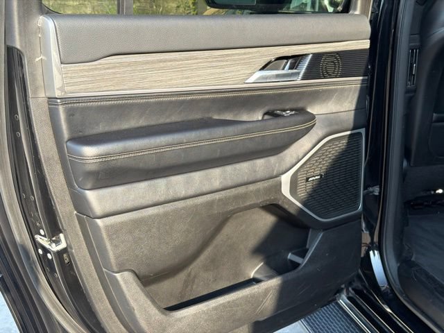 Used 2024 Jeep Wagoneer L Series II w/ Flexible Seating Group AWD/4WD image 13