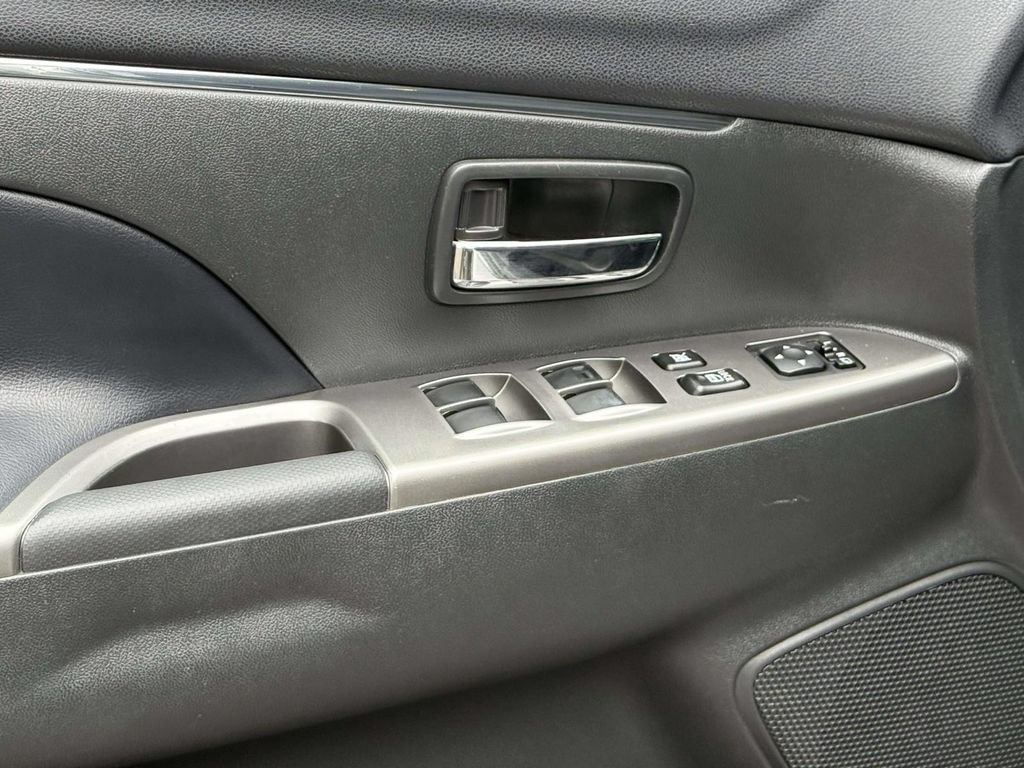 Used 2018 Mitsubishi Outlander Sport SEL FWD image 23