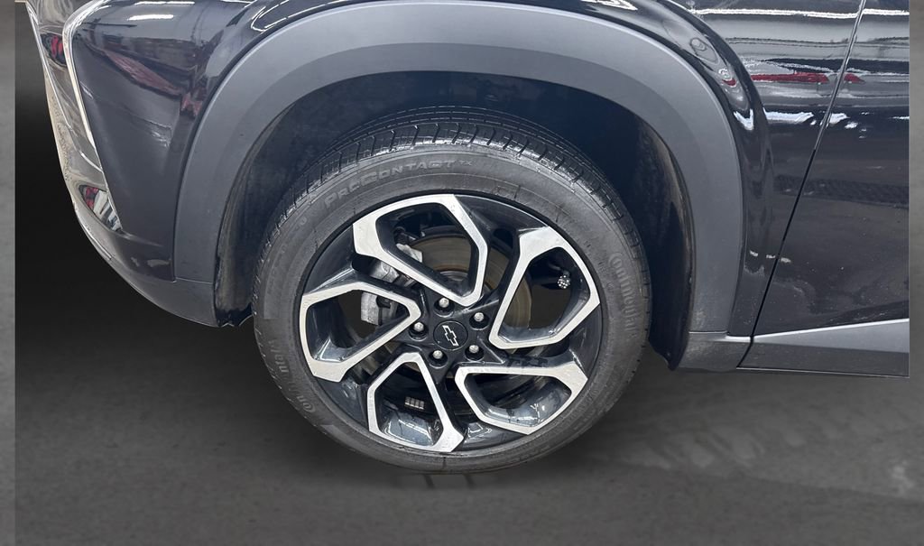 Used 2025 Chevrolet Trax RS image 12