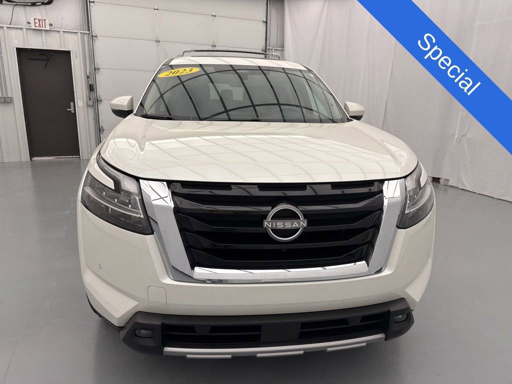 Used 2023 Nissan Pathfinder Platinum AWD/4WD image 2