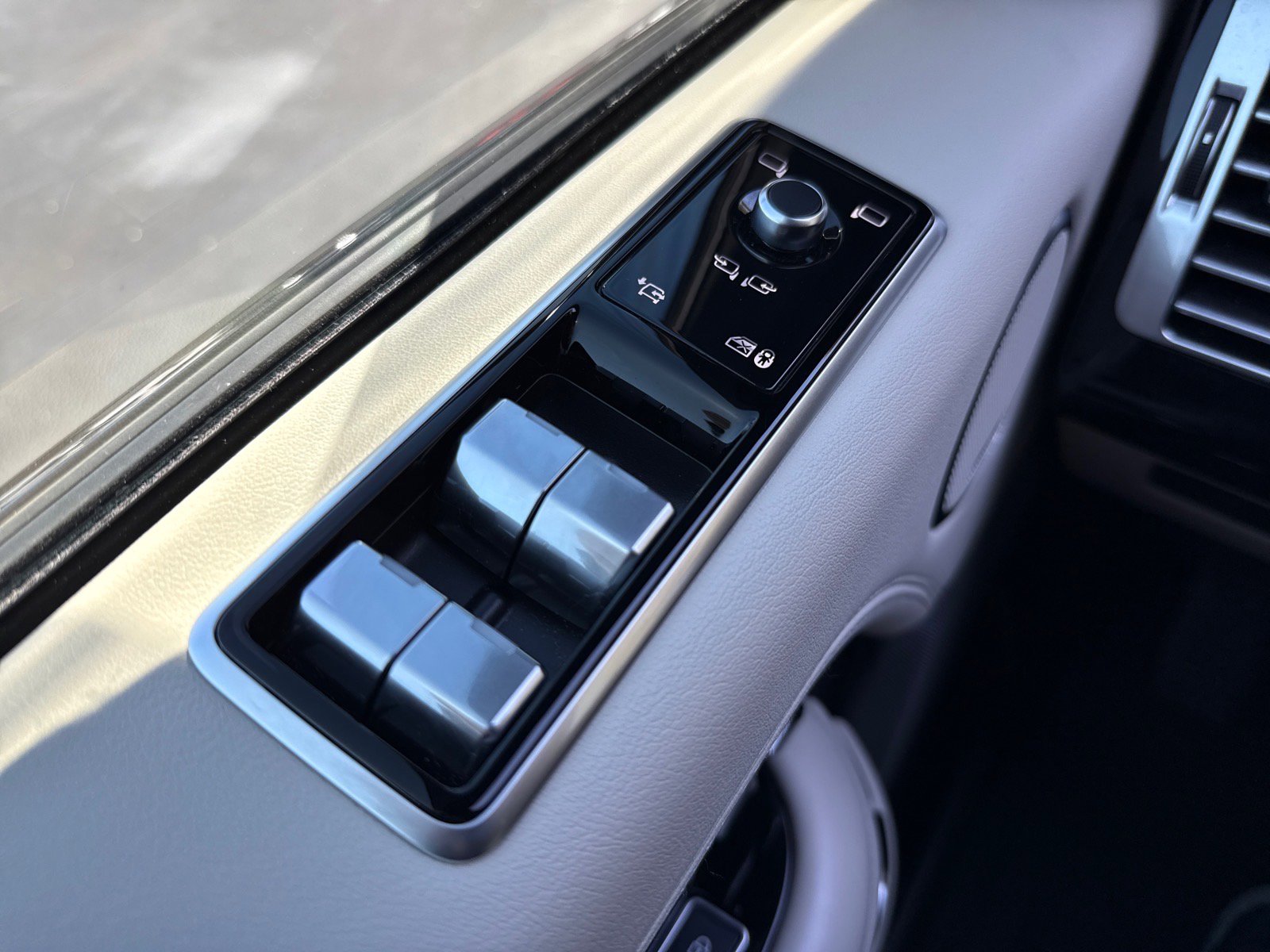 Used 2022 Land Rover Range Rover Westminster Edition image 26