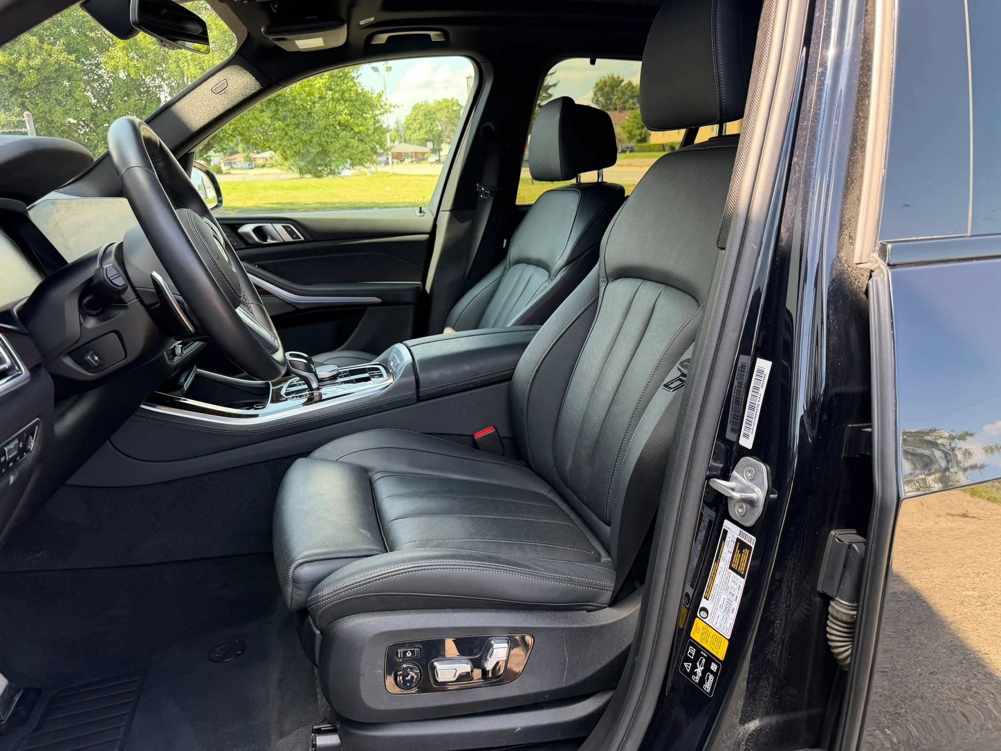 Used 2019 BMW X5 xDrive40i w/ M Sport Package AWD/4WD image 11