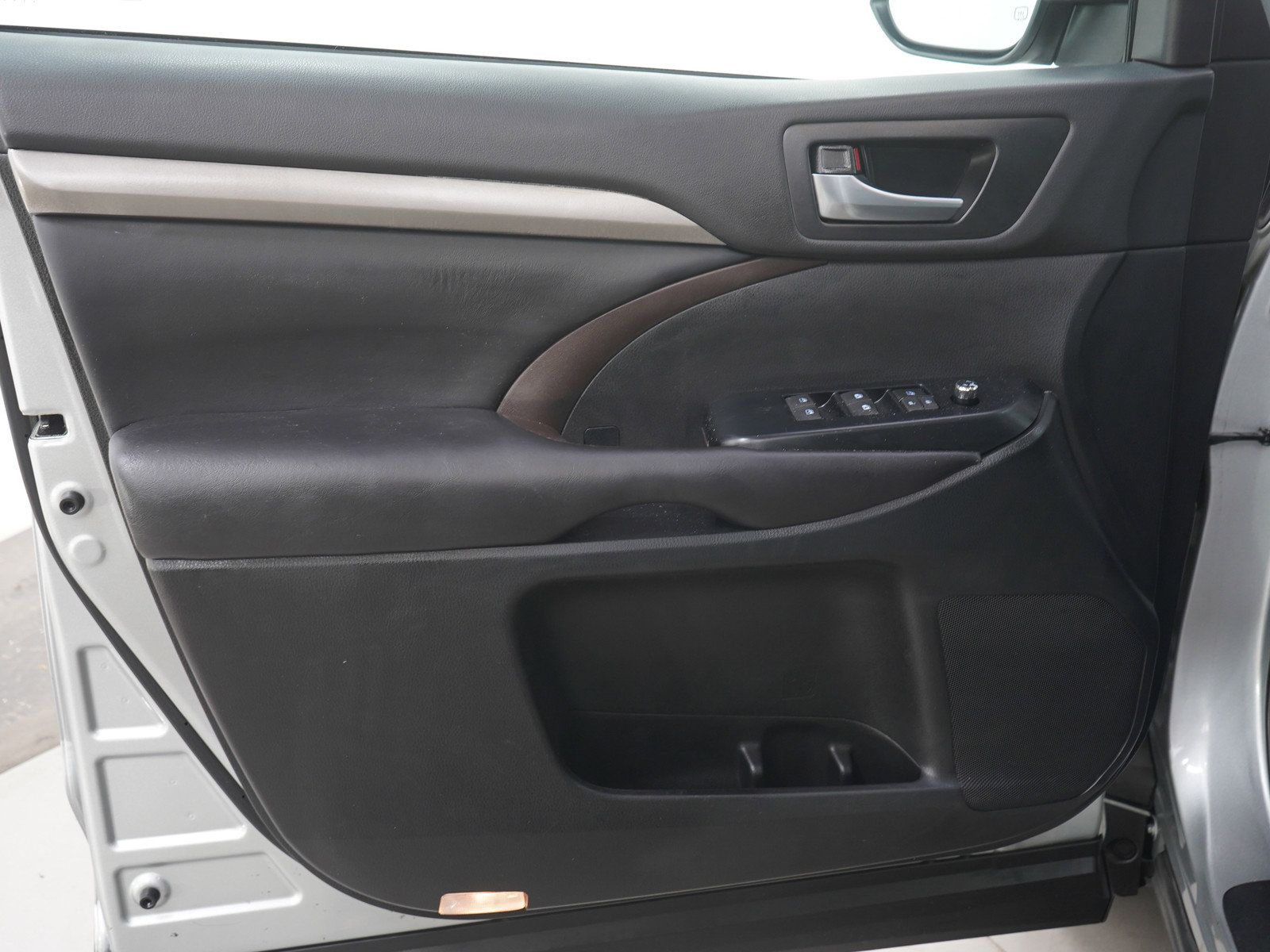 Used 2019 Toyota Highlander XLE AWD/4WD image 24