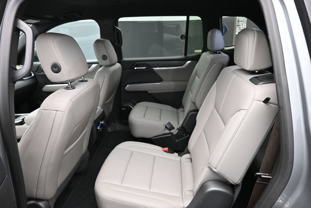 Used 2026 GMC Acadia Elevation w/ Elevation Premium Package AWD/4WD image 12