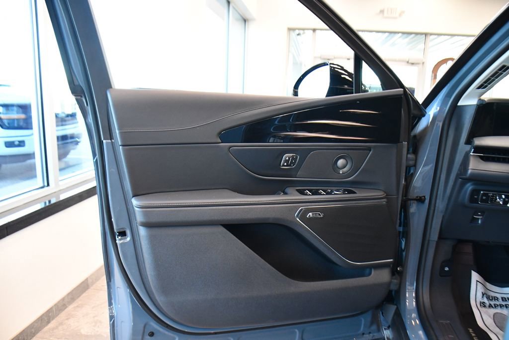 Used 2026 Lincoln Nautilus Reserve AWD/4WD image 23
