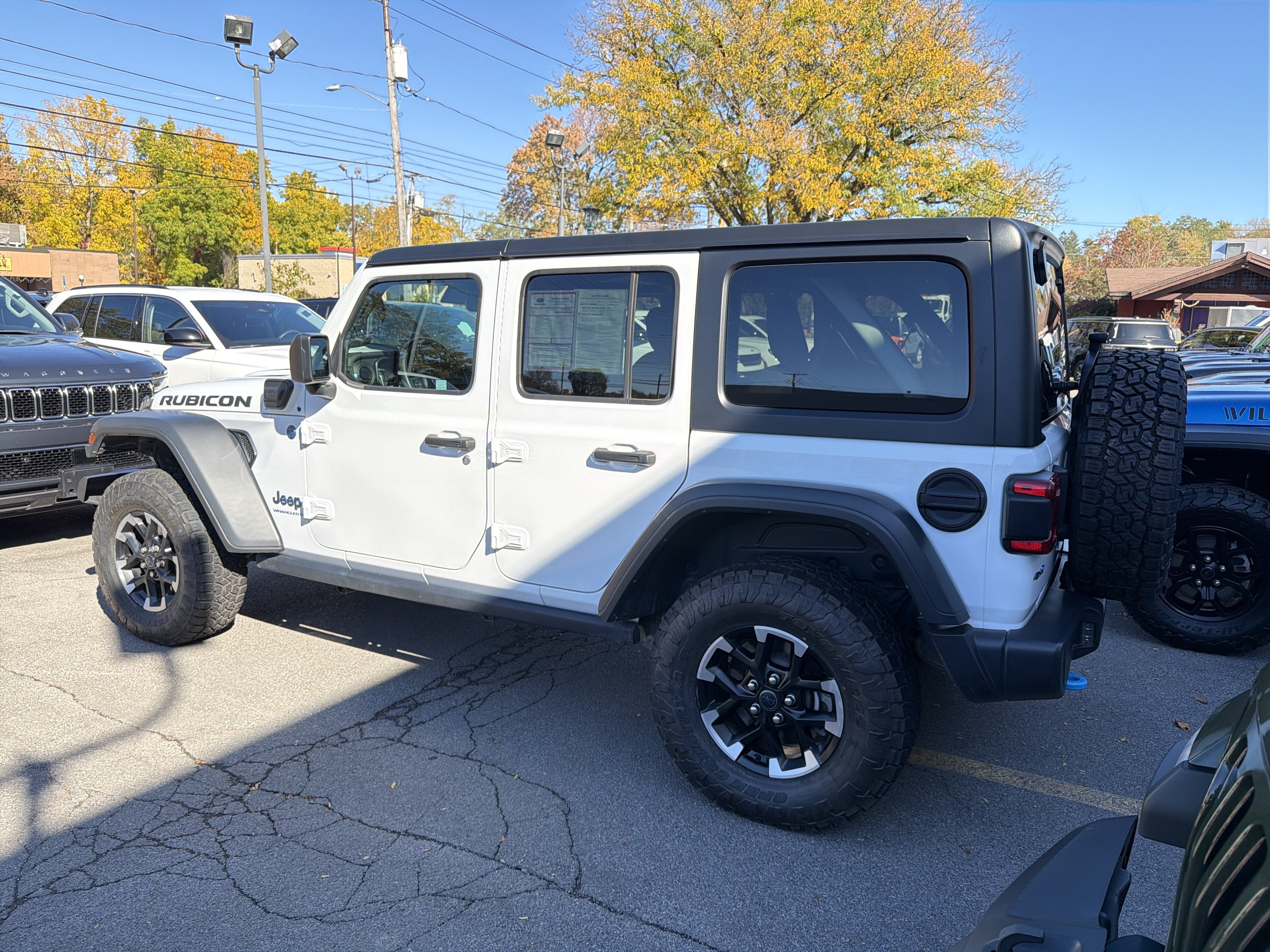 Used 2024 Jeep Wrangler Unlimited Rubicon 4xe w/ Technology Group AWD/4WD image 4