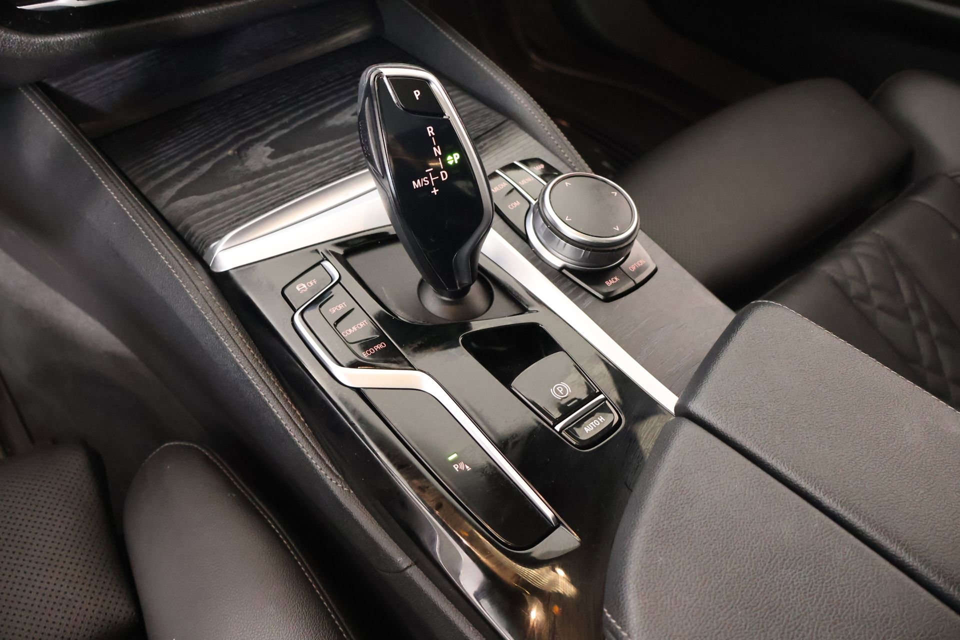 Used 2023 BMW 530i w/ M Sport Package RWD image 9