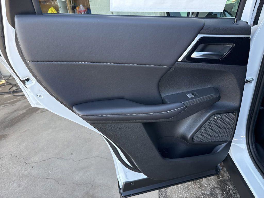 New 2026 Mitsubishi Outlander LE FWD image 30