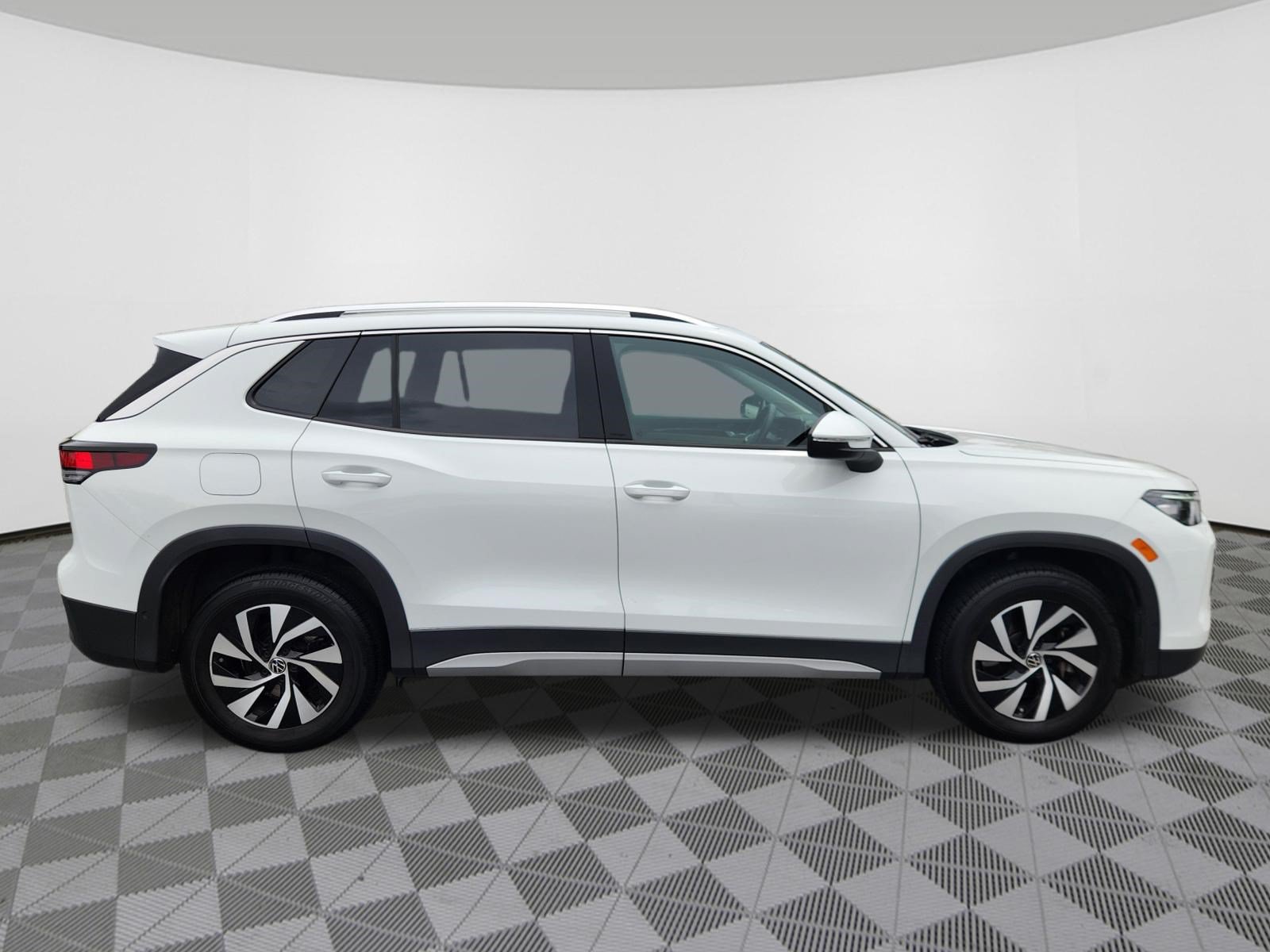 Certified 2025 Volkswagen Tiguan S AWD/4WD image 6