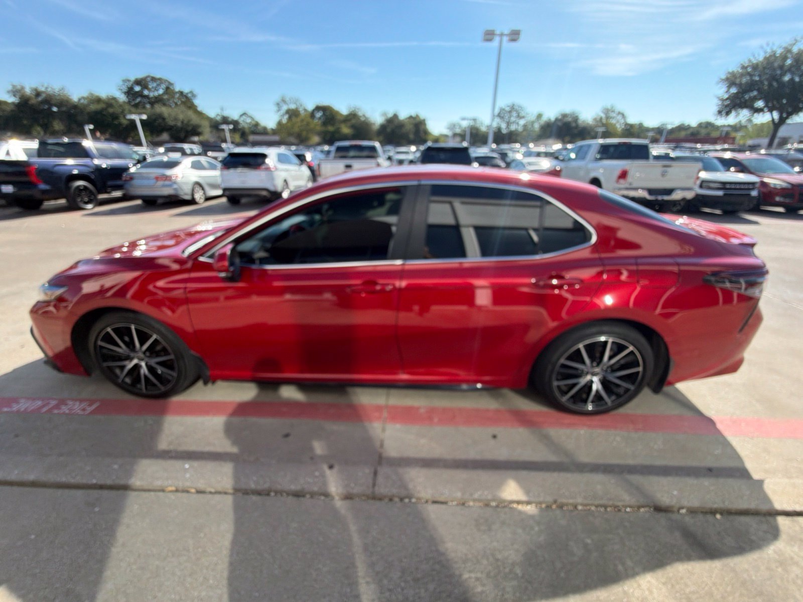 Used 2024 Toyota Camry SE FWD image 4