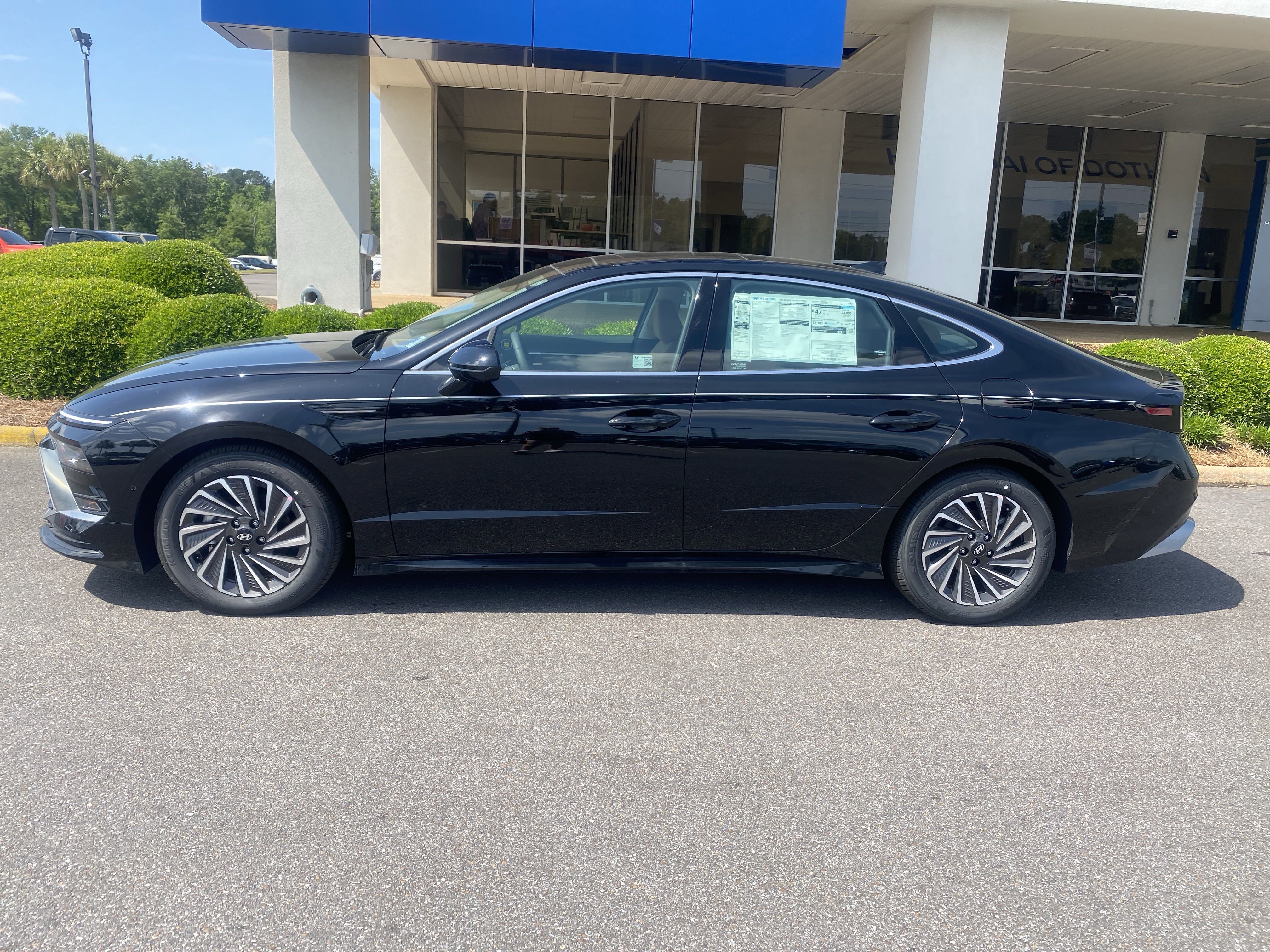 New 2025 Hyundai Sonata Limited image 2