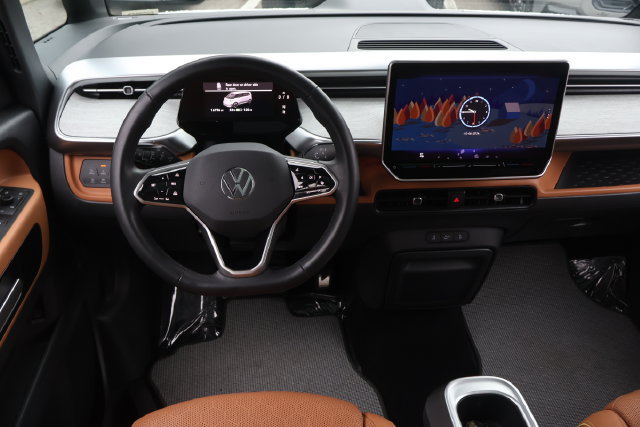Certified 2025 Volkswagen ID. Buzz Pro S Plus AWD/4WD image 17
