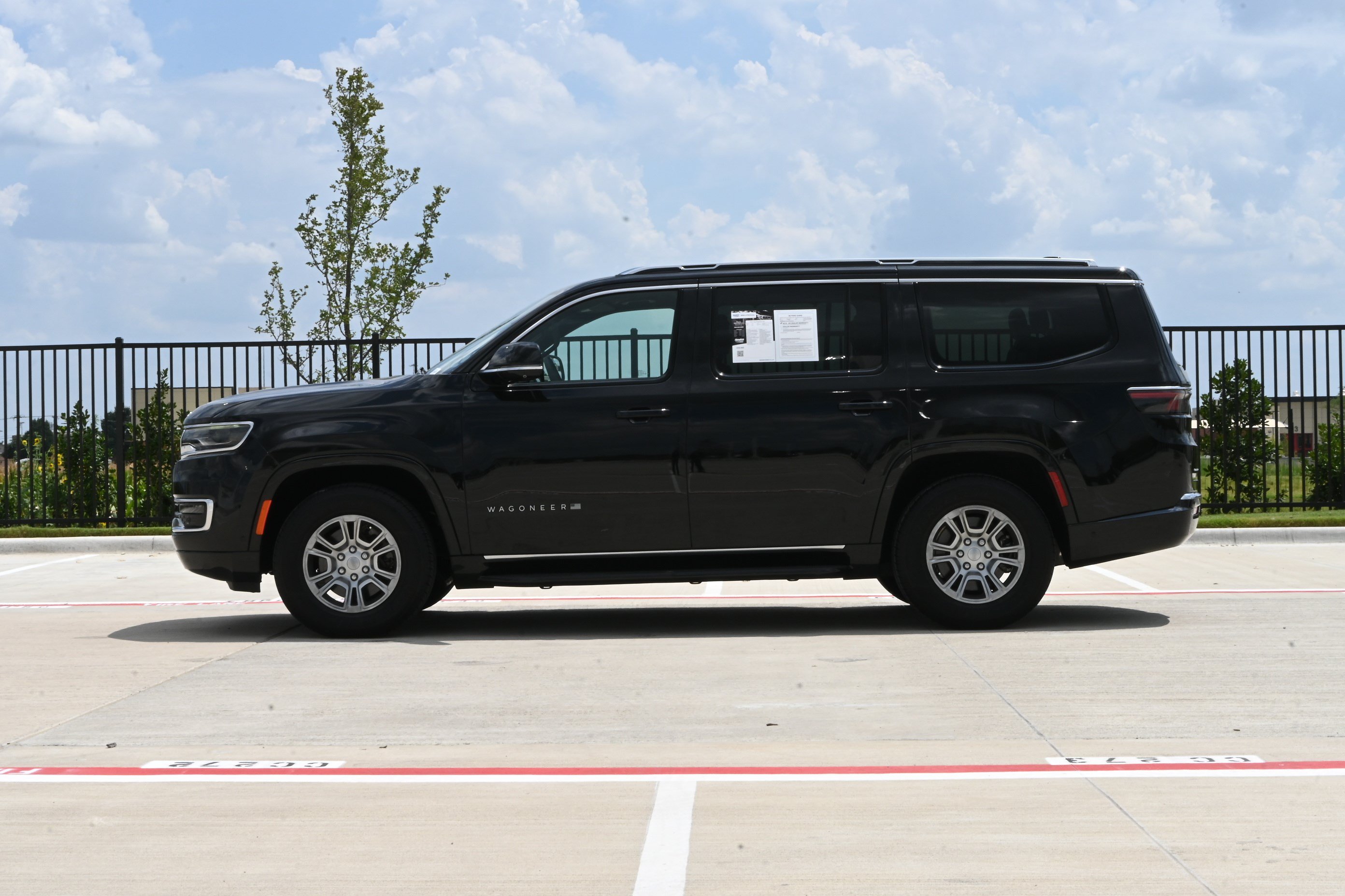 Used 2023 Jeep Wagoneer 4WD w/ Convenience Group I image 6