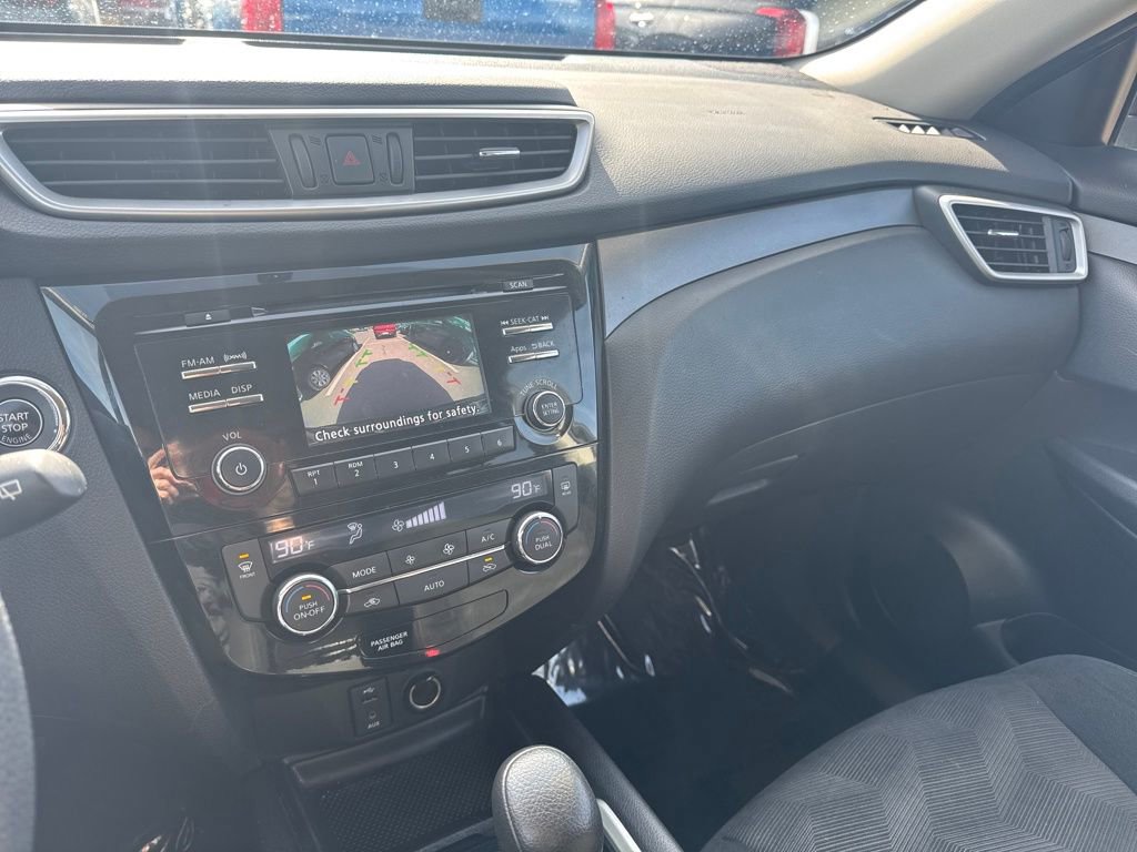 Used 2014 Nissan Rogue SV w/ SV Family Package image 38