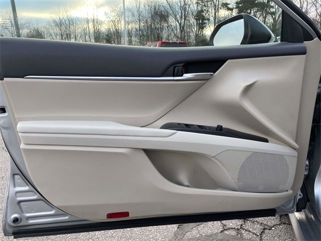 Used 2022 Toyota Camry LE image 19