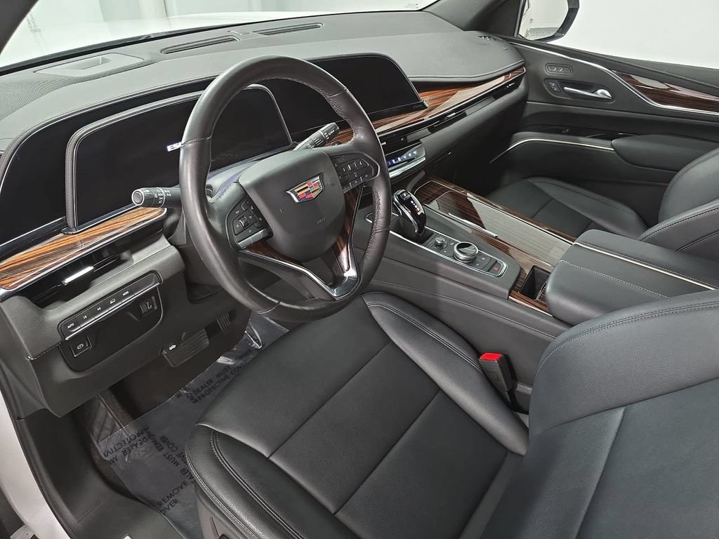 Used 2023 Cadillac Escalade ESV Luxury AWD/4WD image 4