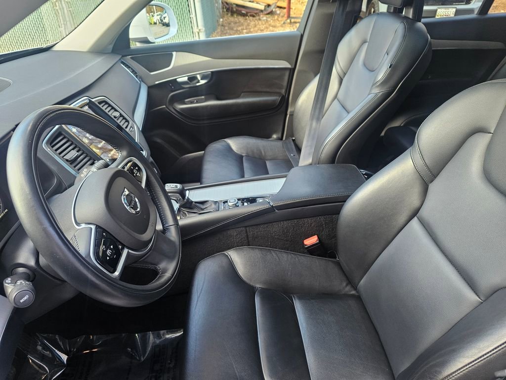 Used 2021 Volvo XC90 T5 Momentum w/ Climate Package image 16