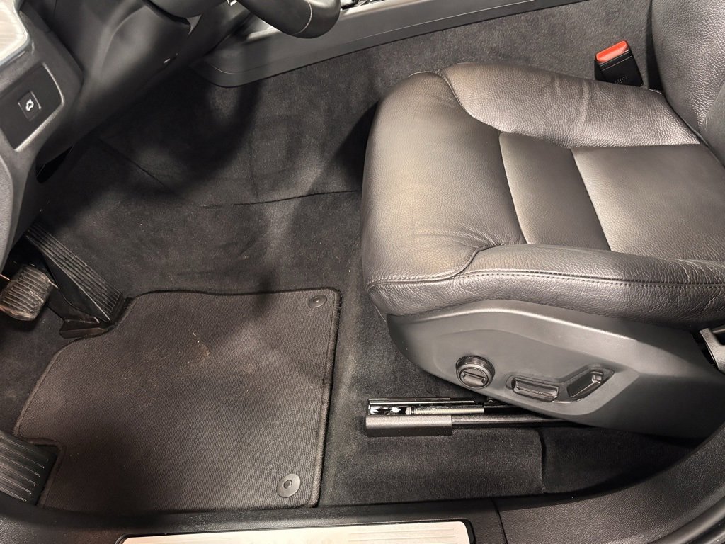 Certified 2025 Volvo XC60 B5 Plus image 11