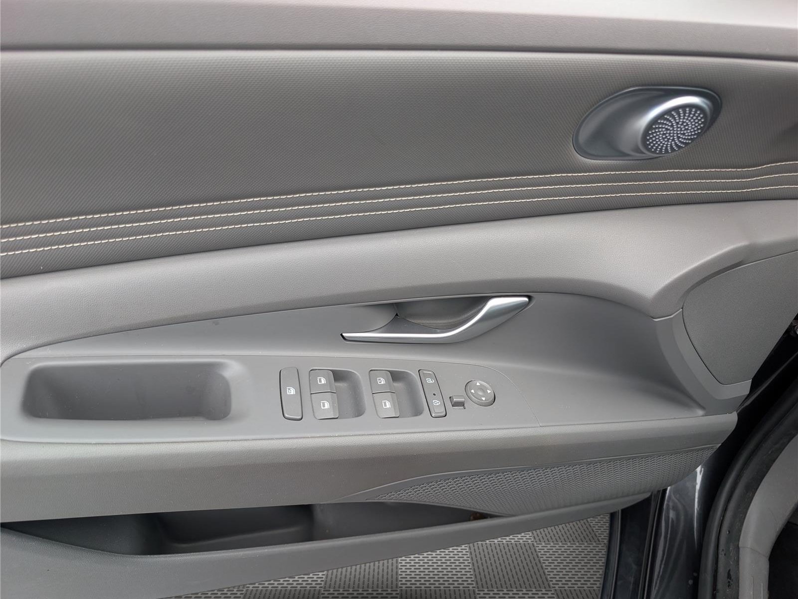 Used 2023 Hyundai Elantra SEL w/ Convenience Package FWD image 17