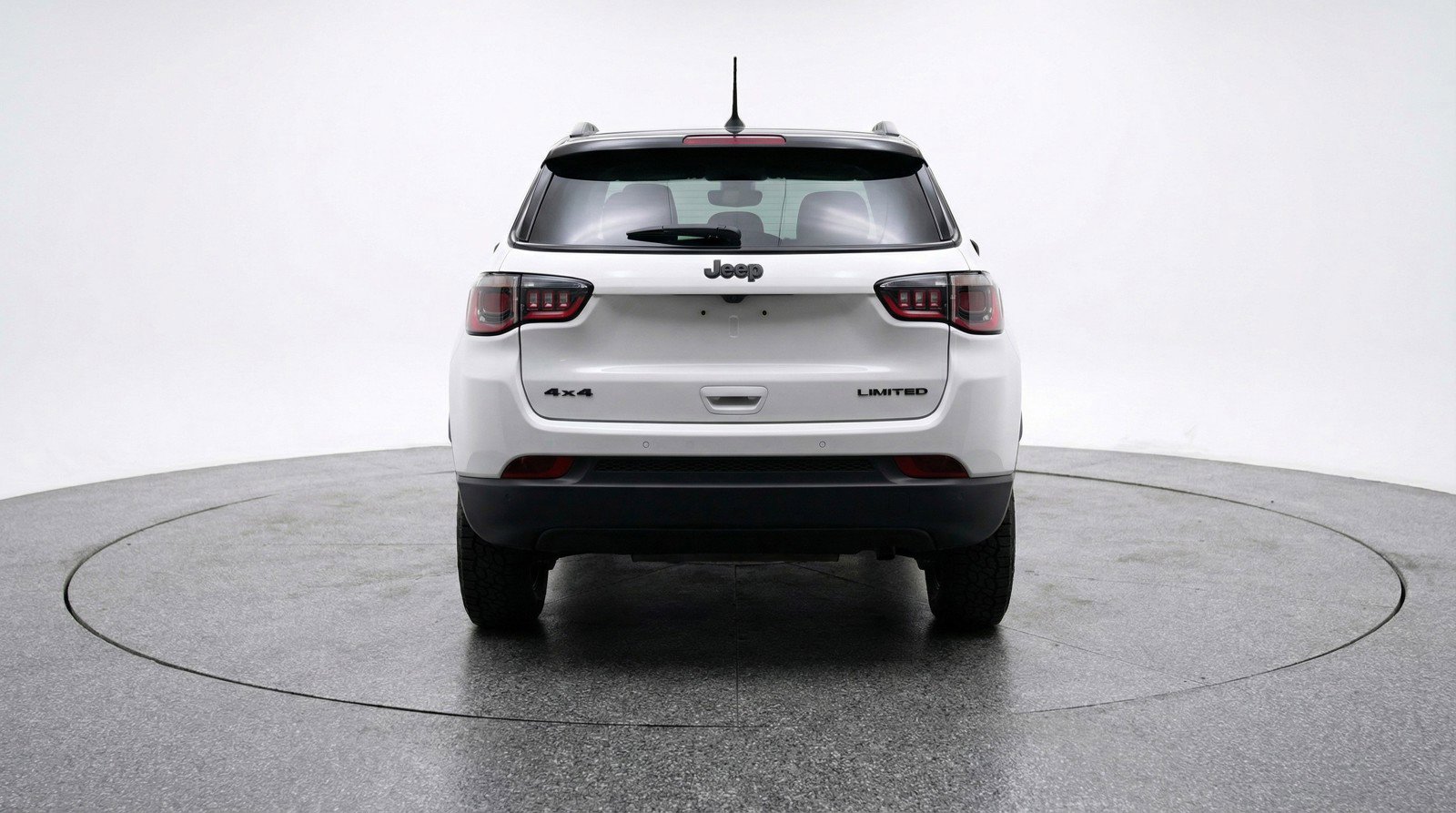 Used 2025 Jeep Compass Trailhawk image 7