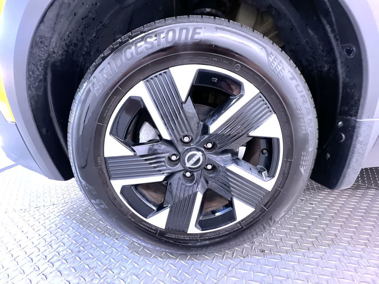 Used 2025 Nissan Kicks SR FWD image 10