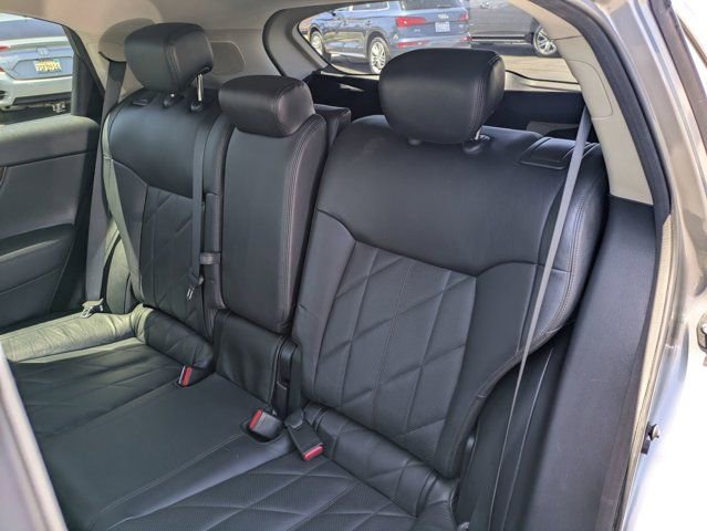 Used 2011 INFINITI FX50 AWD w/ Deluxe Touring Pkg image 31